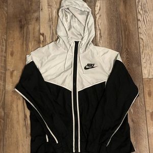 Nike women’s windbreaker